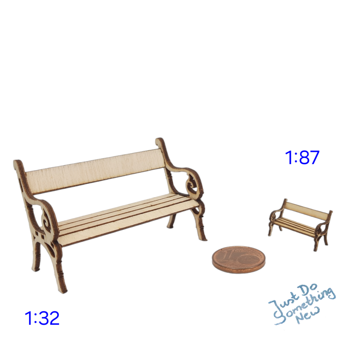 Typisch schwedisch – Set: Tür mit vier Fenstern und Bank – 1:32 oder 1:87
