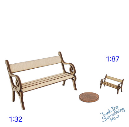 Typisch schwedisch – Set: Tür mit vier Fenstern und Bank – 1:32 oder 1:87